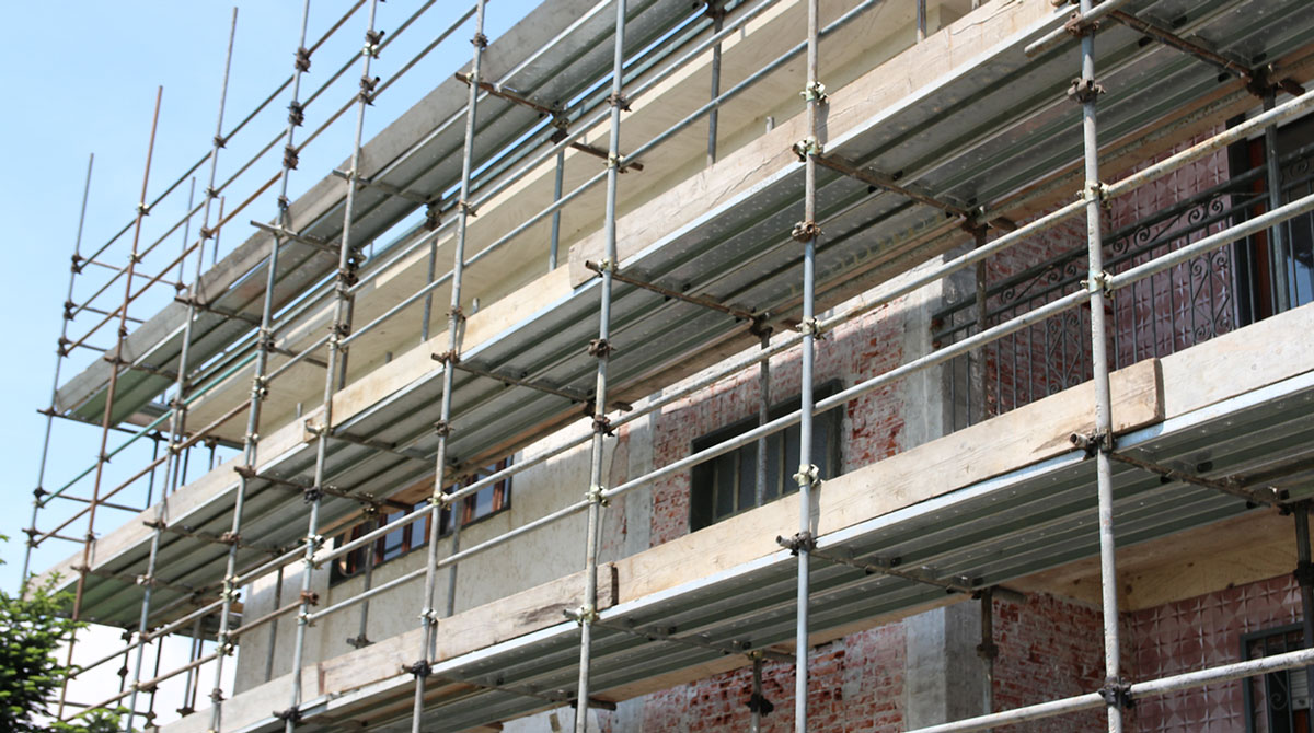 ponteggio tradizionale noleggio per facciate condominiali a torino